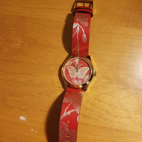 Gucci Swiss Red Hibiscus Leather Strap Watch - Picture 3 of 8